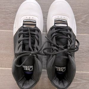 Brand new men’s Converse sneakers!